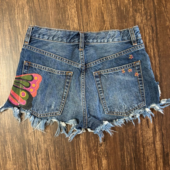 We The Free People Fields Of Sun Painted Butterfly Cutoff Jean Shorts Women’s 24 - Picture 3 of 6